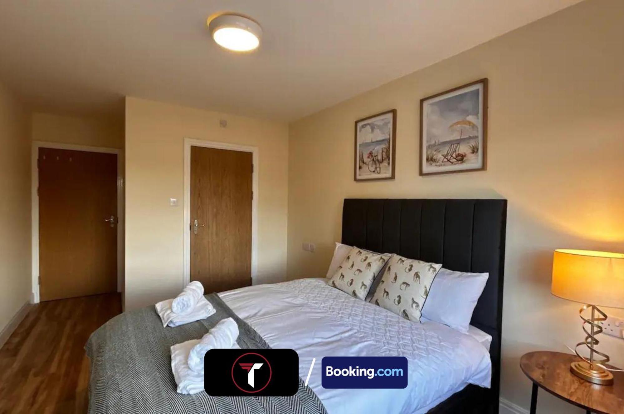 Stylish 2 Bedroom Flat By Tara Stays Short Lets & Serviced Accommodation Watford With Free Parking & Nearby Warner Studios Exterior photo